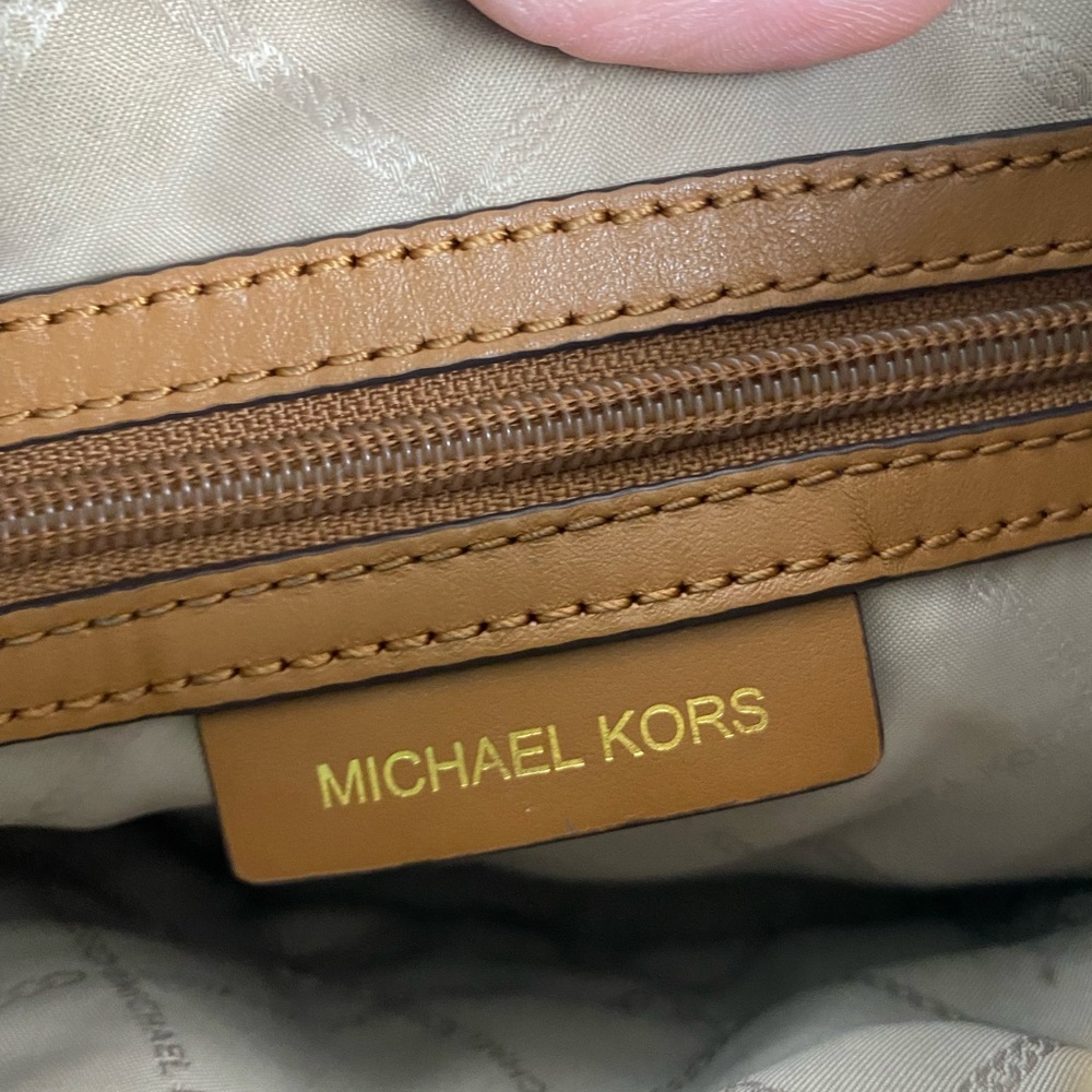 Michael Kors Camden messenger bag signature logo-print canvas gold-tone hardware - Picture 12 of 16